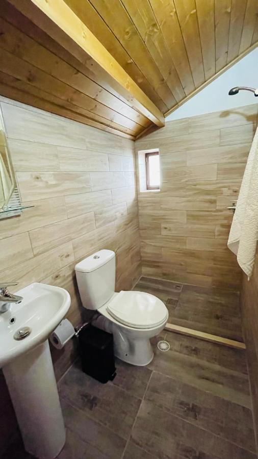 Denis Guesthouse 1930 Gjirokaster Bagian luar foto