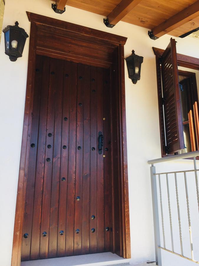 Denis Guesthouse 1930 Gjirokaster Bagian luar foto